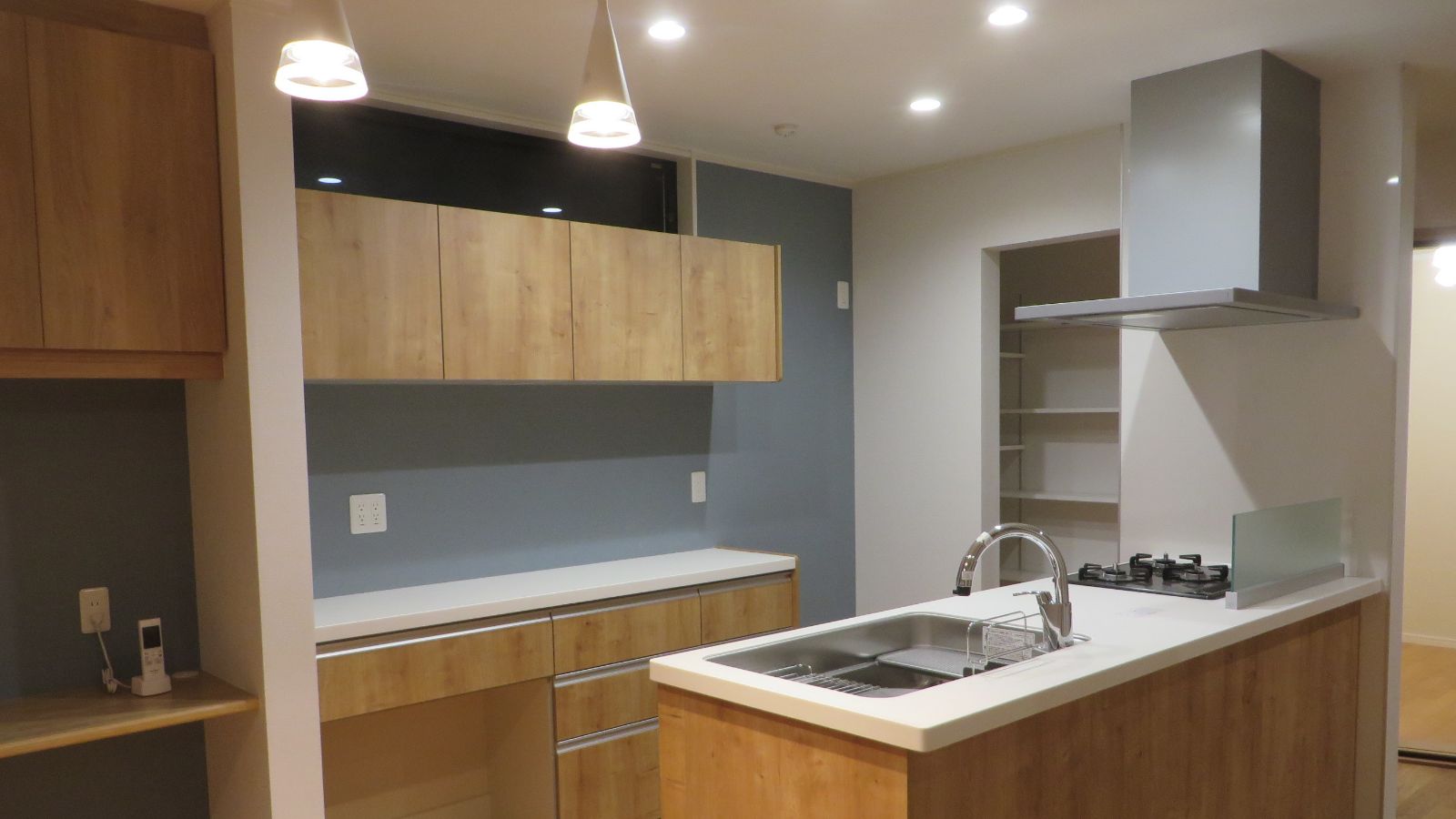 名古屋市フラット対面キッチンのモダン住宅