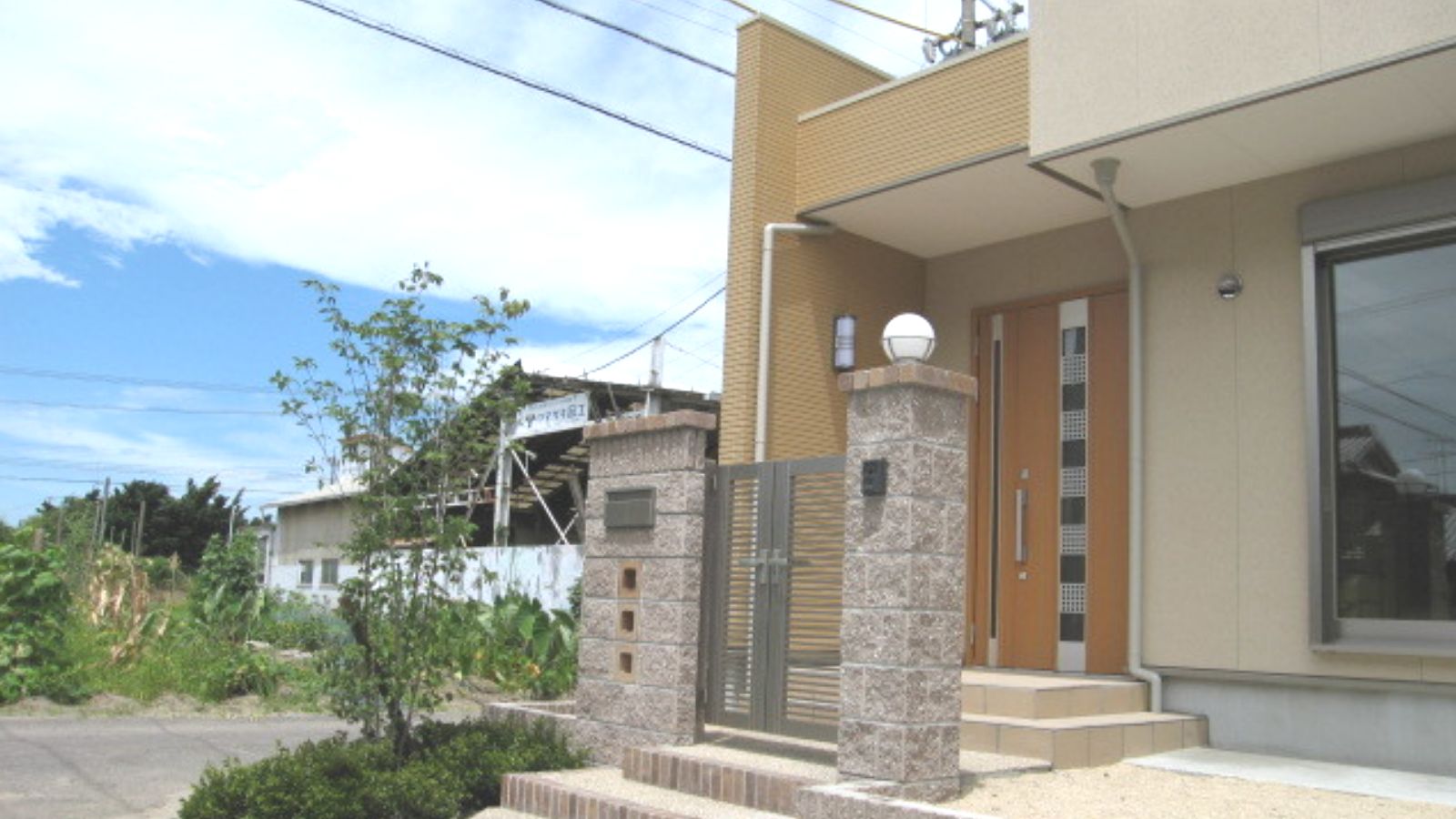 造り付け収納魅力的なモダン住宅