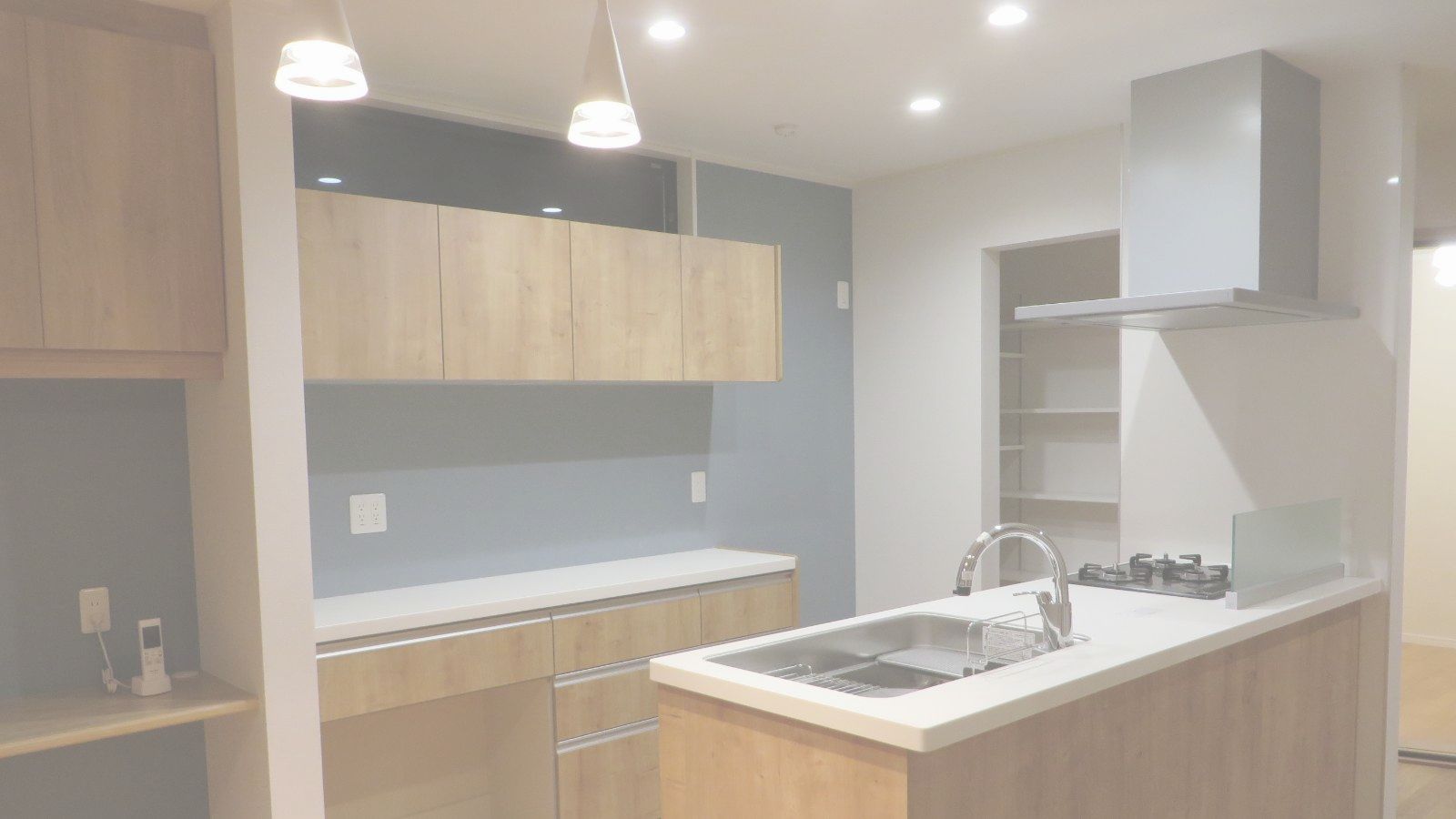 名古屋市フラット対面キッチンのモダン住宅